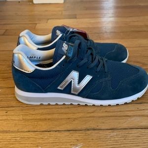 New balance navy woman’s sneakers